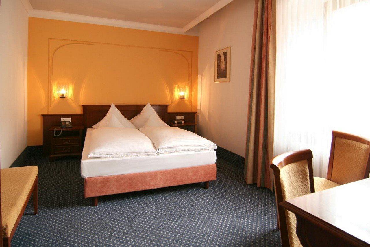 Altstadthotel Arch Регенсбург Екстериор снимка