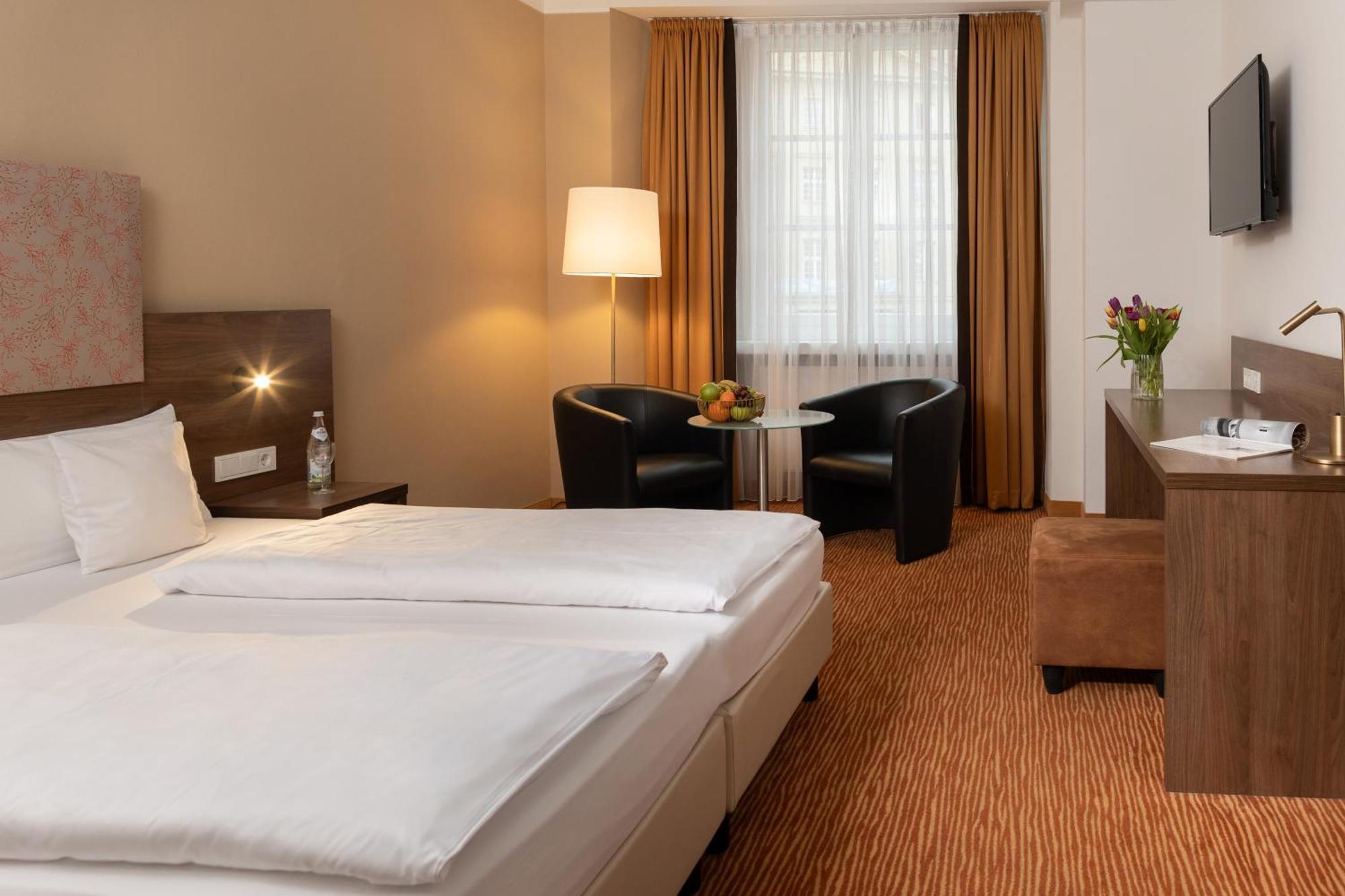 Altstadthotel Arch Регенсбург Екстериор снимка