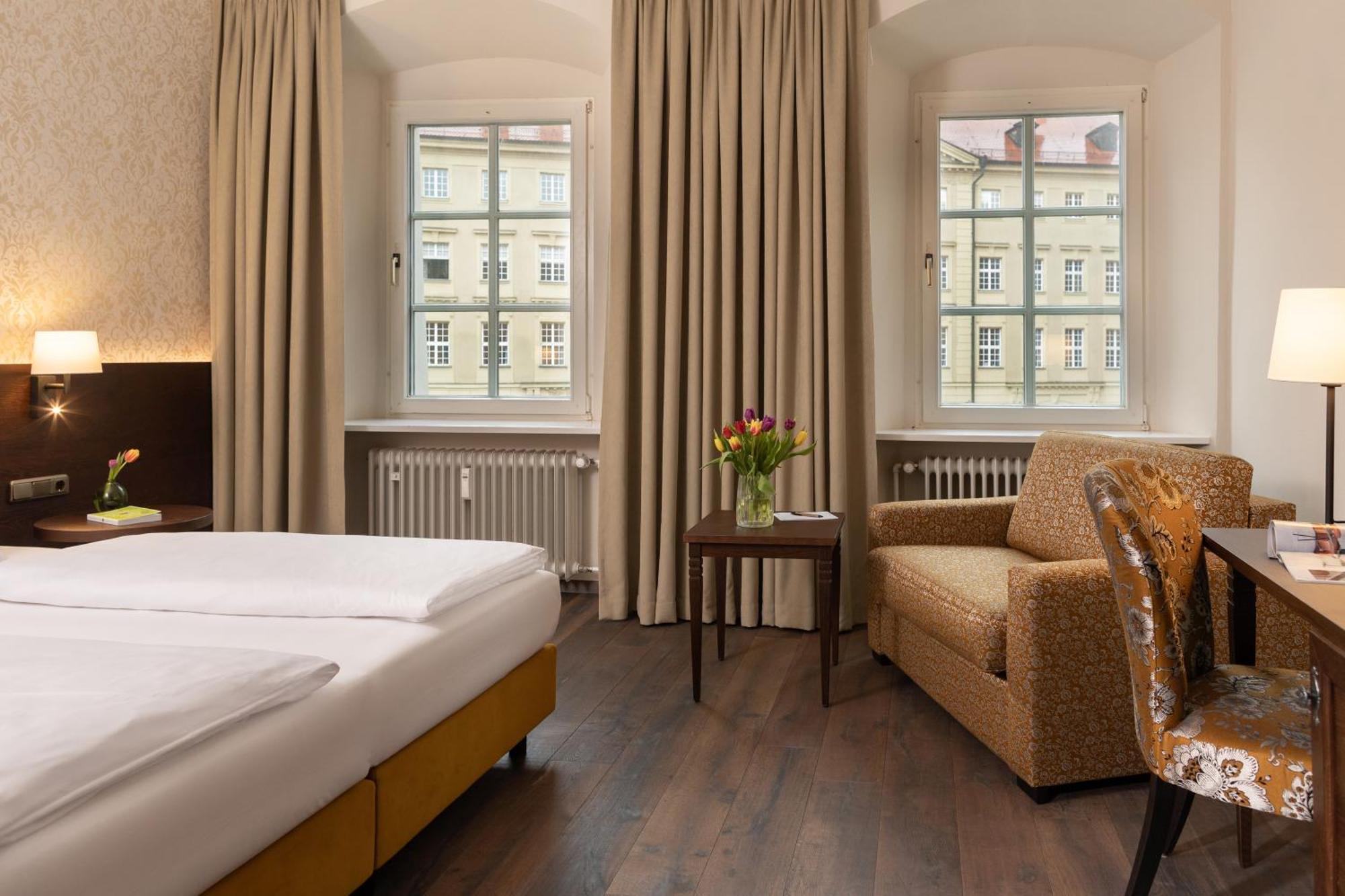 Altstadthotel Arch Регенсбург Екстериор снимка