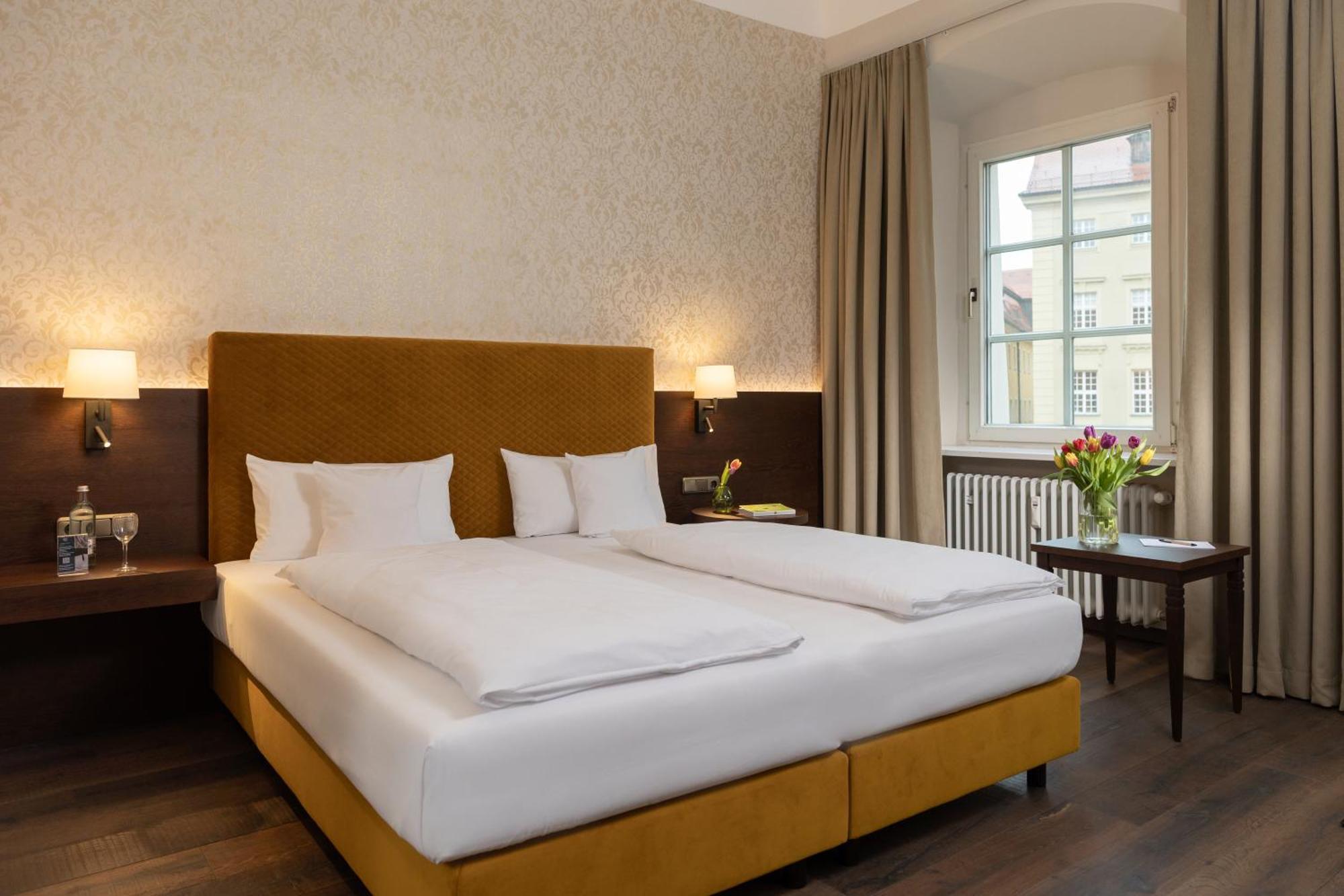 Altstadthotel Arch Регенсбург Екстериор снимка