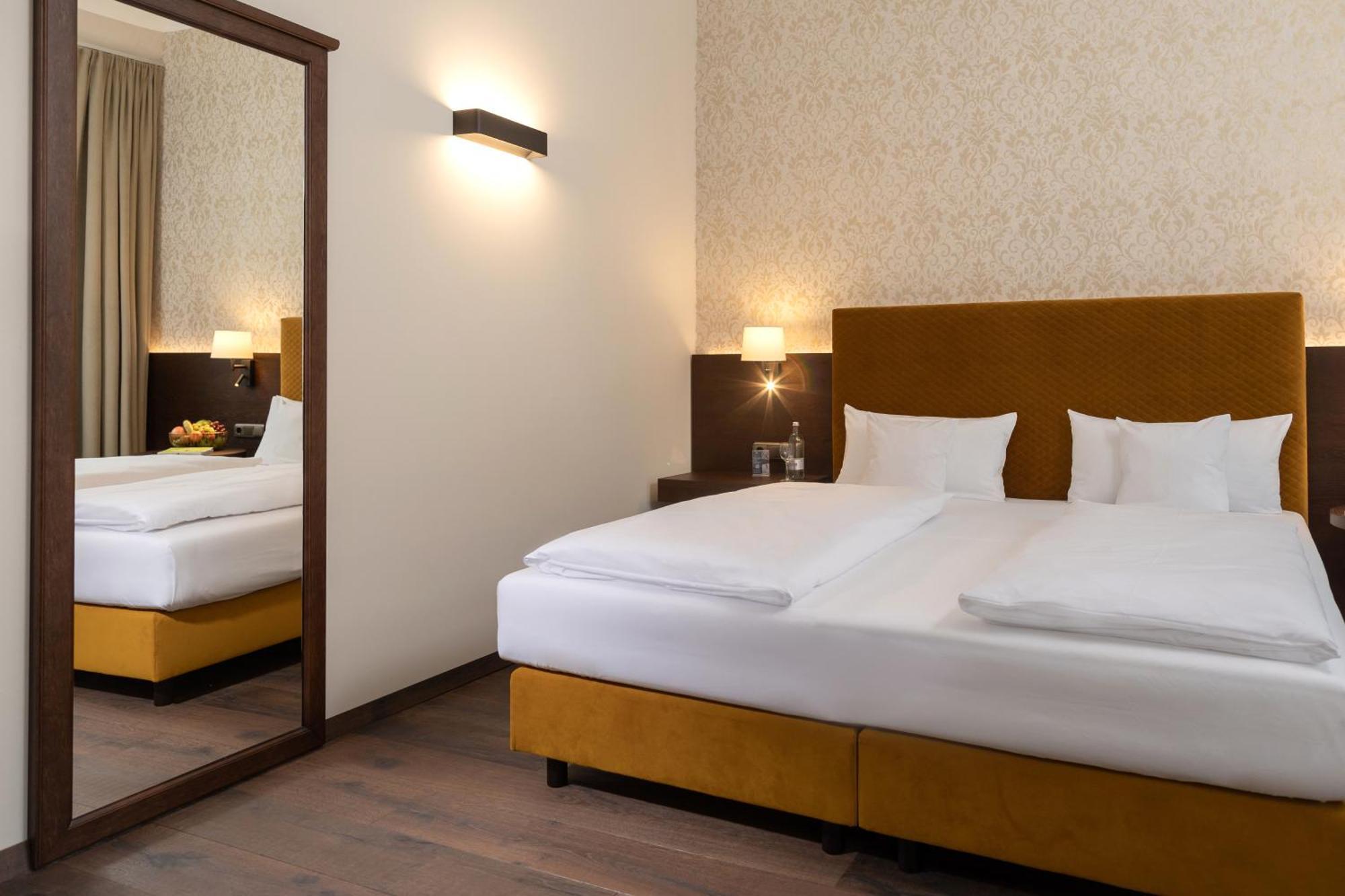 Altstadthotel Arch Регенсбург Екстериор снимка