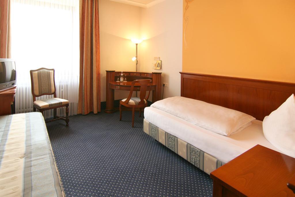 Altstadthotel Arch Регенсбург Екстериор снимка